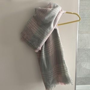 Soft and multiple use scarf / wrap